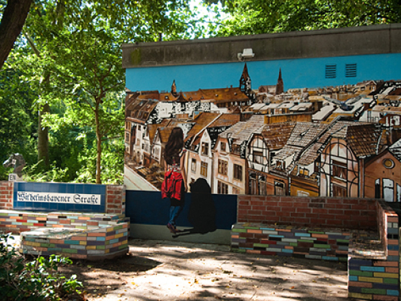 Wandbild im Außenbereich des Schulzentrums Grenzstraße
